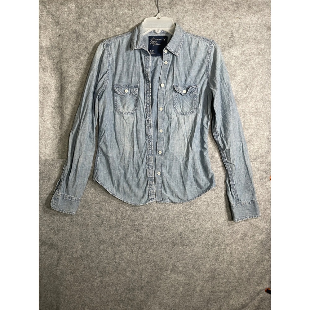 American Eagle Outfitters Womens Light Wash Chambray Button Down Shirt Small